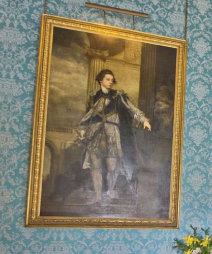 Portrait ancien en pied avec cadre doré classique